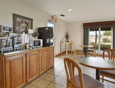 Super 8 By Wyndham Arlington Near At&T Stadium 